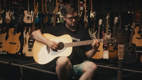 Kuinka valita teräskielinen akustinen kitara?