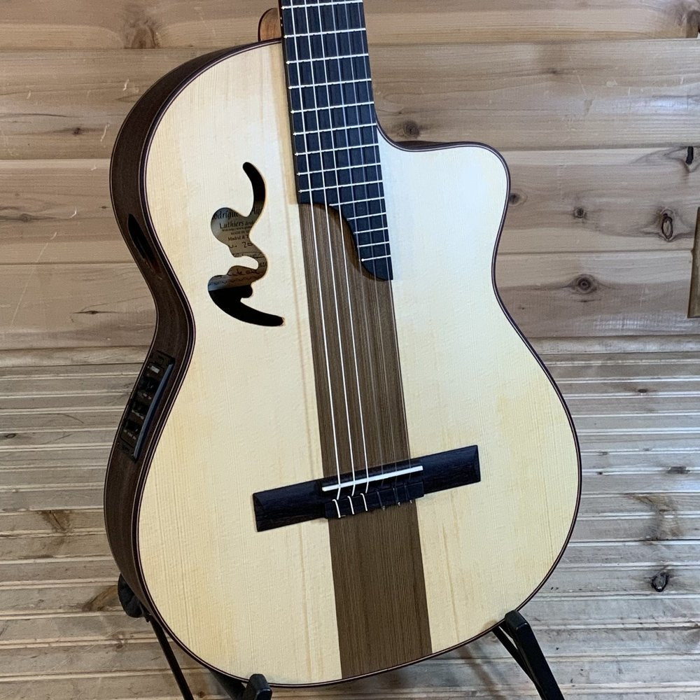 Manuel Rodriguez Signature Legacy Mestarikitara Café Olé Cutaway