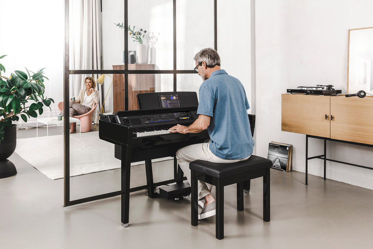 CVP909PE Clavinova, musta kiiltävä