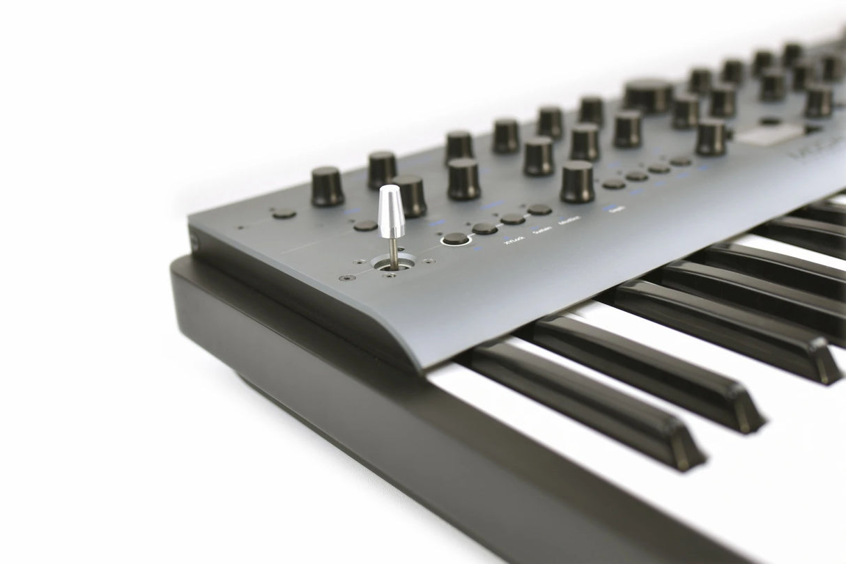 Modal Electronics Carbon8