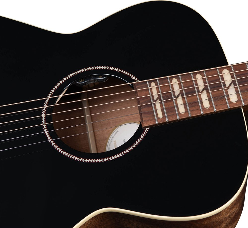 Godin Fairmount Studio Jumbo Black EQ W/Bag