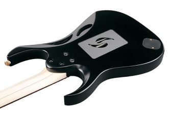 Ibanez PIA3761XB kotelolla