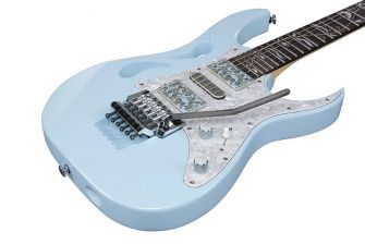 Ibanez PIA3761CBLP kotelolla