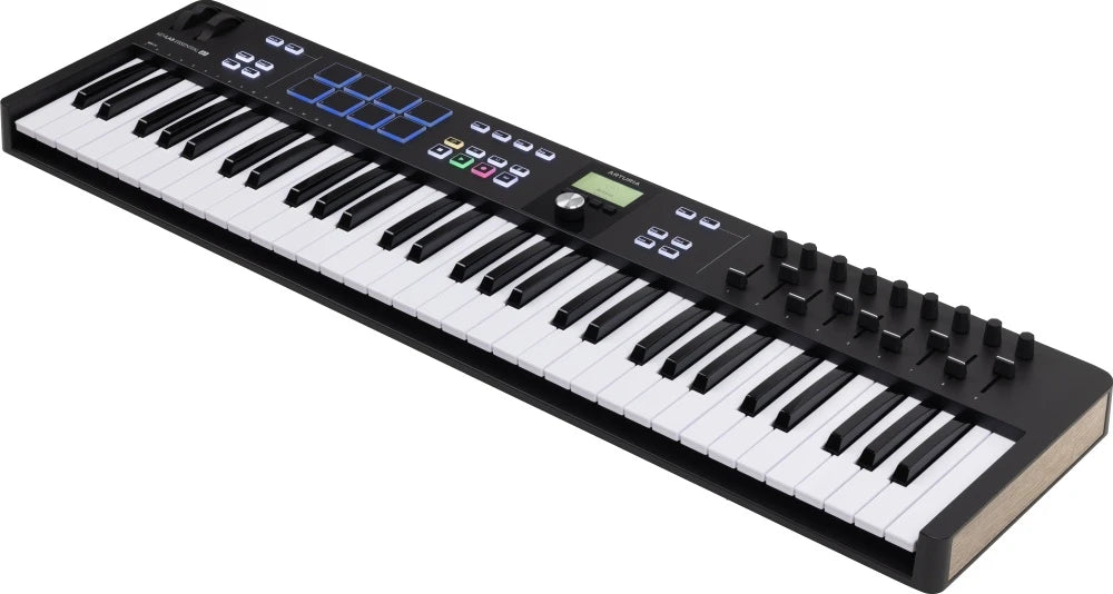 KeyLab Essential 61 MK3 USB-kontrolleri musta