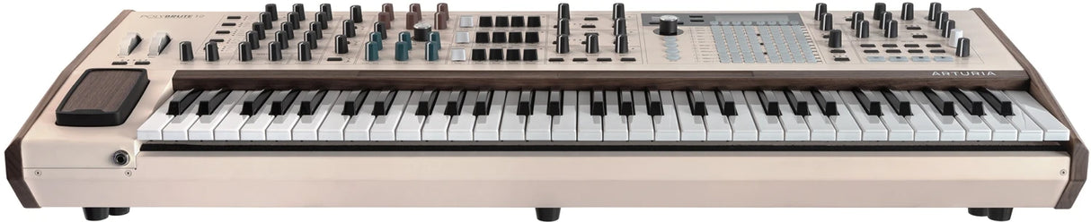 Polybrute 12-ääninen syntetisaattori