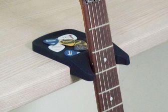 Ibanez IGR10-BK Kitaratuki Pöydän Reunalle