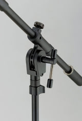 Tama Ironworks MS436BK -mikrofoniteline puomilla